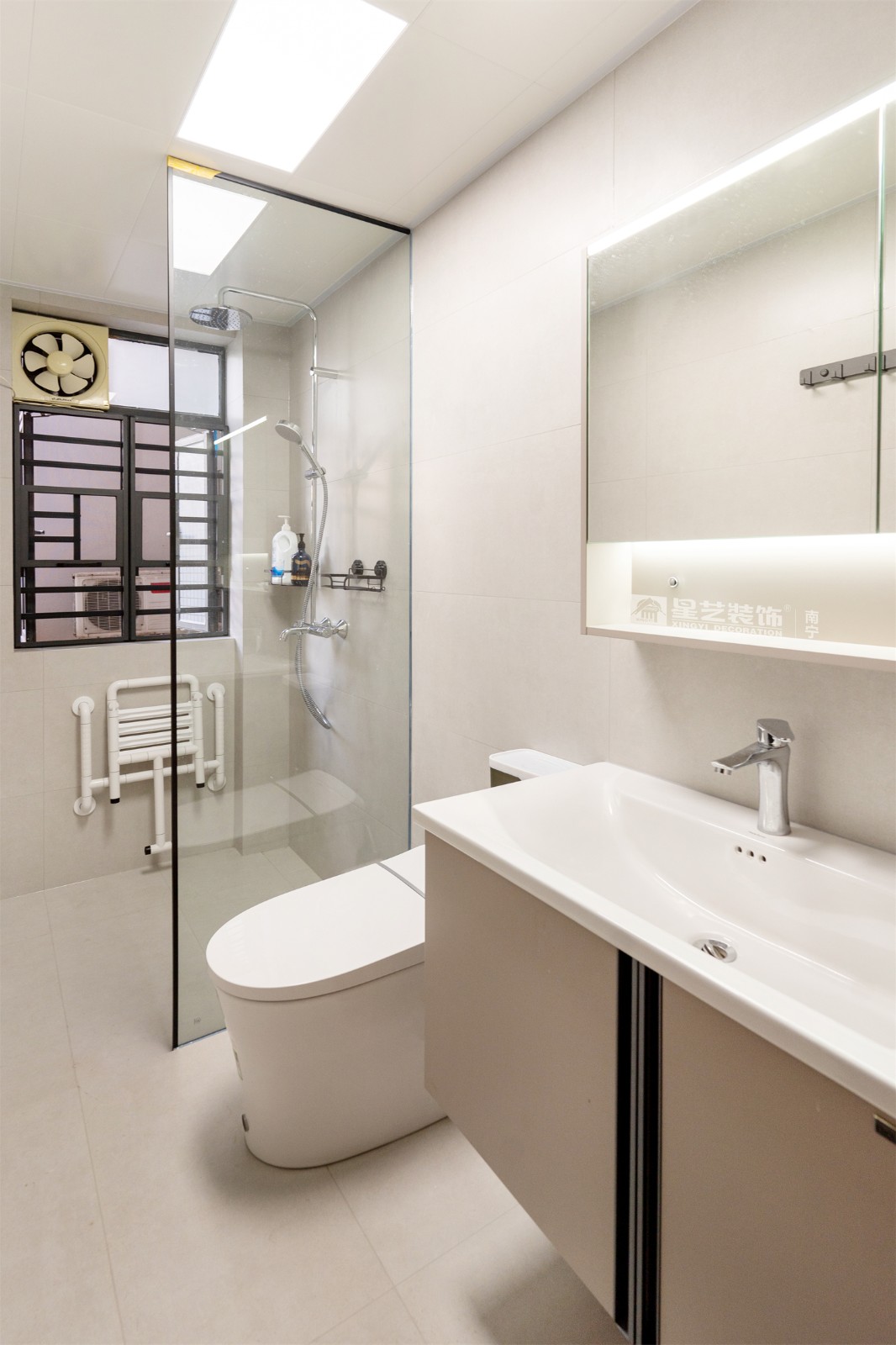 榮和中央公園110平現代簡約風衛生間裝修完工實景圖